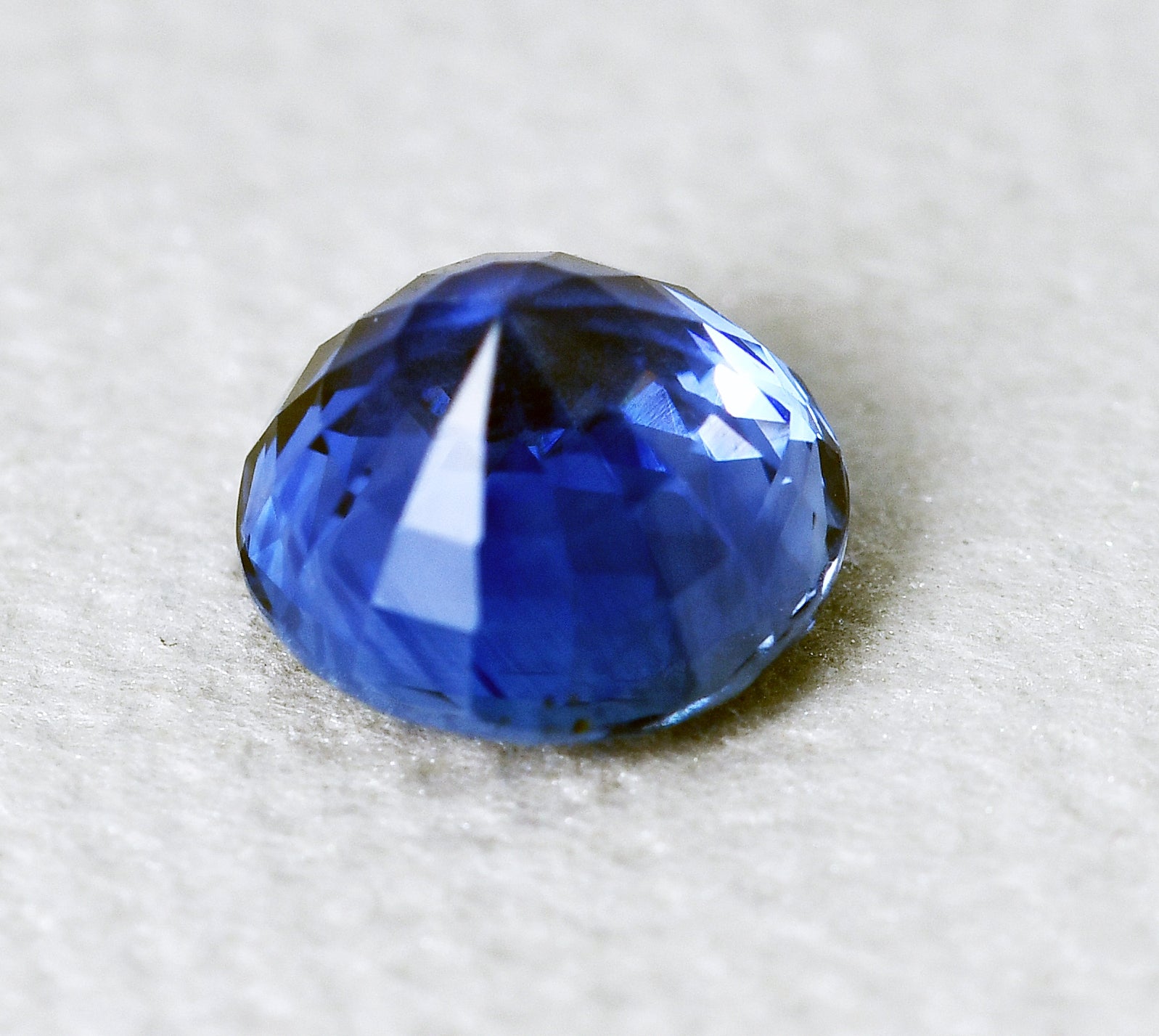Sapphire blue round 1