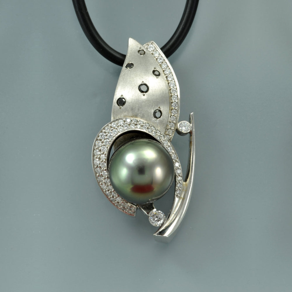 Black Tahitian Pearl  pendant